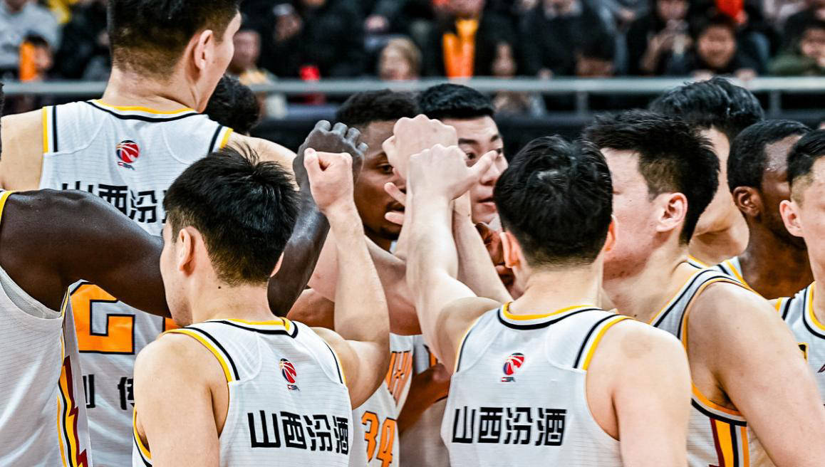 包含CBA季后赛战线火热，球队势均力敌的词条