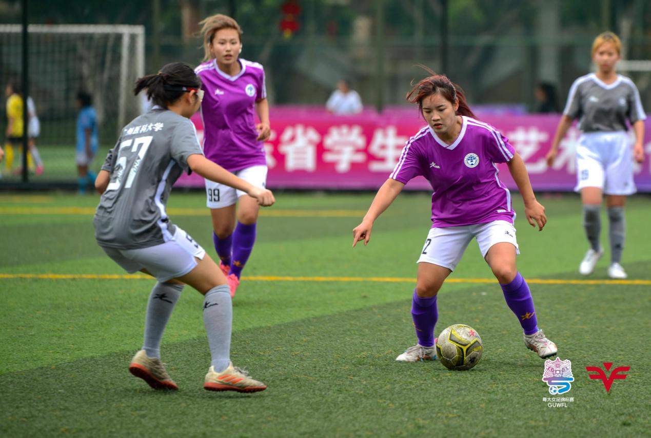 足球锦标赛中，女球队夺得冠军